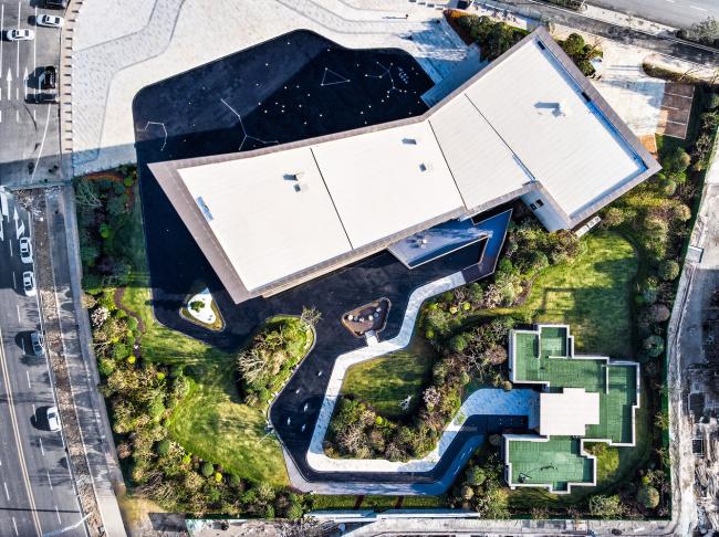 BIM建筑|展翅而飞的鹰：武汉朗廷元著生涯方法体验馆 / 成执建筑