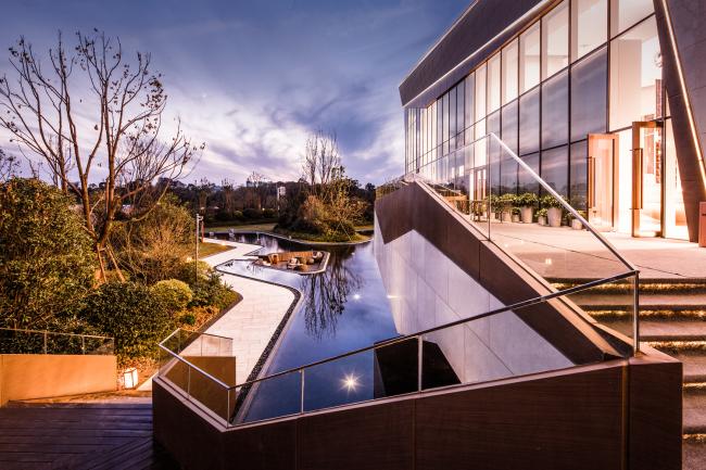 BIM建筑|展翅而飞的鹰：武汉朗廷元著生涯方法体验馆 / 成执建筑