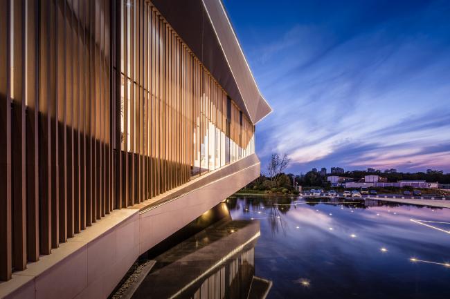 BIM建筑|展翅而飞的鹰：武汉朗廷元著生涯方法体验馆 / 成执建筑