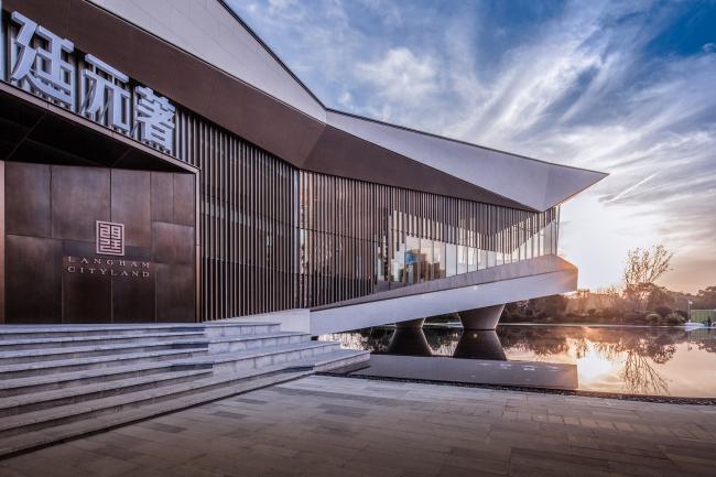 BIM建筑|展翅而飞的鹰：武汉朗廷元著生涯方法体验馆 / 成执建筑
