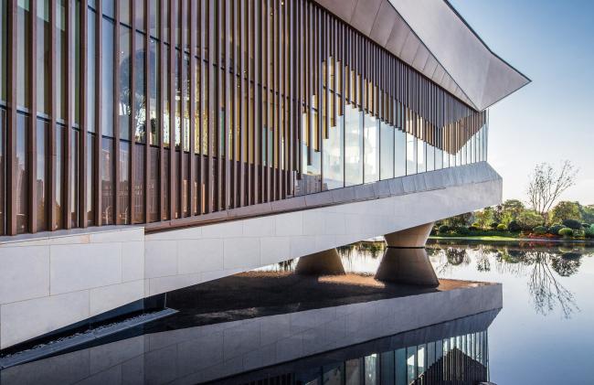 BIM建筑|展翅而飞的鹰：武汉朗廷元著生涯方法体验馆 / 成执建筑