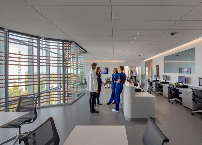 BIM建筑|玻璃幕墙下的土红色体量：堪萨斯年夜学医学中间年夜楼