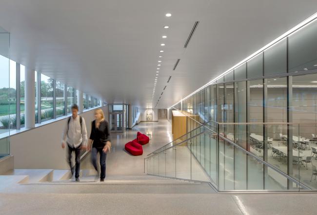 BIM建筑|玻璃幕墙下的土红色体量：堪萨斯年夜学医学中间年夜楼