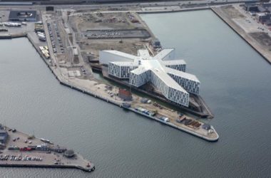 BIM建筑|八角星的体量外形好像伸向世界的灵敏触角/丹麦结合国城办公中间年夜楼-BIM建筑网