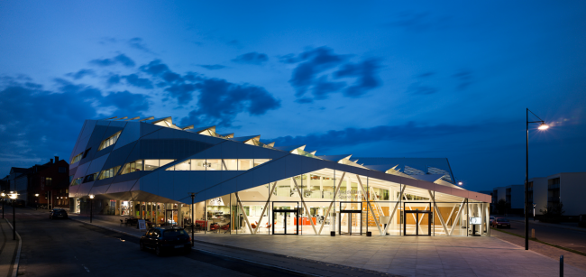 BIM建筑|披鳞片形如折纸屋顶的海港储蓄银行/3XN建筑师事务所