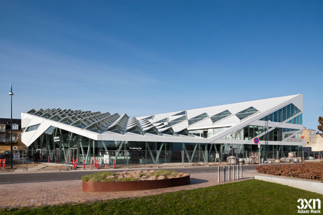 BIM建筑|披鳞片形如折纸屋顶的海港储蓄银行/3XN建筑师事务所