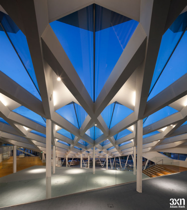 BIM建筑|披鳞片形如折纸屋顶的海港储蓄银行/3XN建筑师事务所
