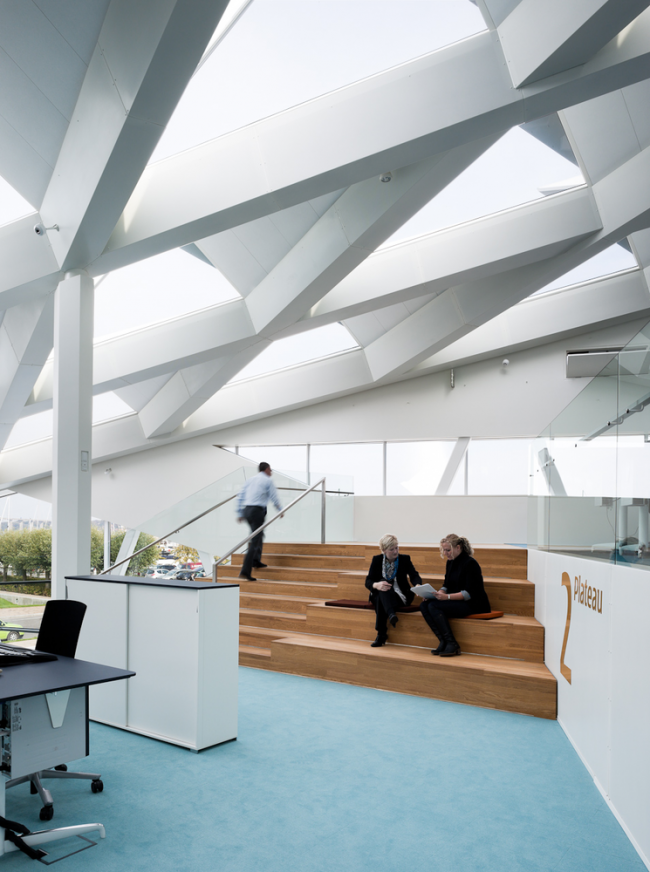 BIM建筑|披鳞片形如折纸屋顶的海港储蓄银行/3XN建筑师事务所