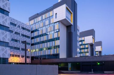 BIM建筑|与蓝天低语的多彩幕布：埃文特斯商务花圃 / Arkkitehtitoimisto HKP-BIM建筑网