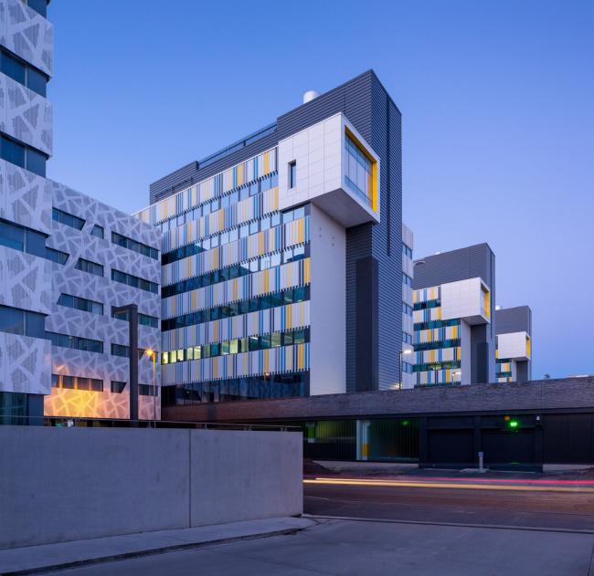 BIM建筑|与蓝天低语的多彩幕布：埃文特斯商务花圃 / Arkkitehtitoimisto HKP