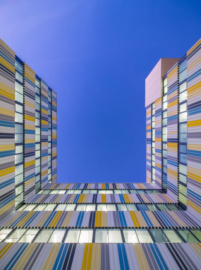 BIM建筑|与蓝天低语的多彩幕布：埃文特斯商务花圃 / Arkkitehtitoimisto HKP