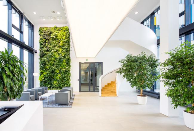 BIM建筑|与蓝天低语的多彩幕布：埃文特斯商务花圃 / Arkkitehtitoimisto HKP