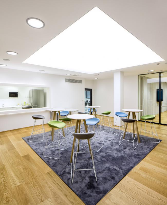 BIM建筑|与蓝天低语的多彩幕布：埃文特斯商务花圃 / Arkkitehtitoimisto HKP