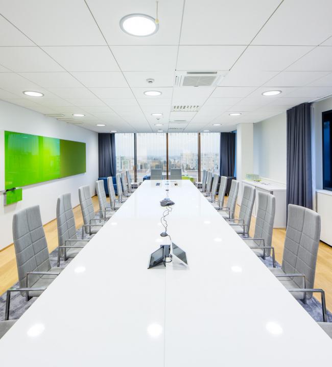 BIM建筑|与蓝天低语的多彩幕布：埃文特斯商务花圃 / Arkkitehtitoimisto HKP