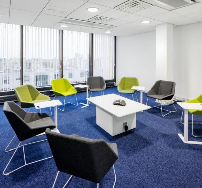 BIM建筑|与蓝天低语的多彩幕布：埃文特斯商务花圃 / Arkkitehtitoimisto HKP