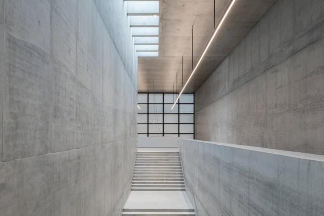 BIM建筑|柏林博物馆岛宁静素白的柱廊美术馆