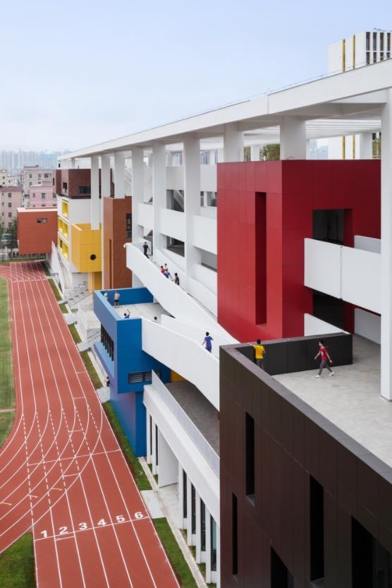 BIM建筑|嵌套的多彩盒子：华中师范年夜学从属龙园黉舍 / 筑博设计-结合公设 + H DESIGN