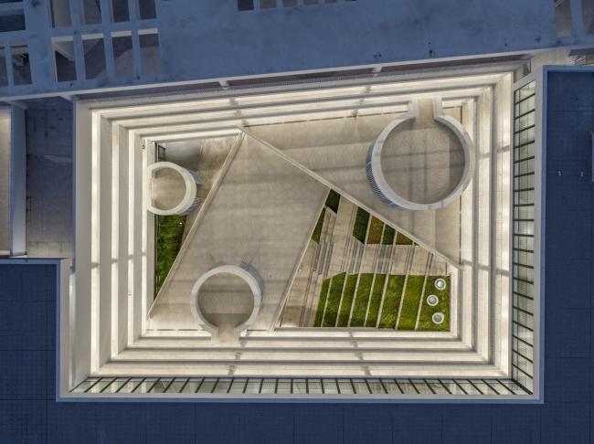 BIM建筑|嵌套的多彩盒子：华中师范年夜学从属龙园黉舍 / 筑博设计-结合公设 + H DESIGN