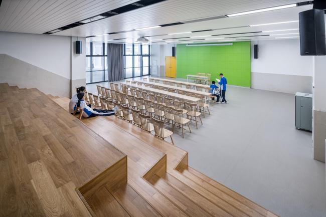 BIM建筑|嵌套的多彩盒子：华中师范年夜学从属龙园黉舍 / 筑博设计-结合公设 + H DESIGN