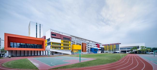 BIM建筑|嵌套的多彩盒子：华中师范年夜学从属龙园黉舍 / 筑博设计-结合公设 + H DESIGN