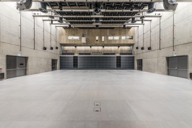 BIM建筑|外表柔嫩的混凝土建筑：DOX+ 今世艺术中间 / Petr Hajek Architekti