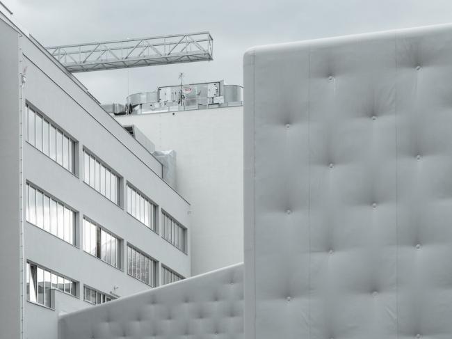 BIM建筑|外表柔嫩的混凝土建筑：DOX+ 今世艺术中间 / Petr Hajek Architekti