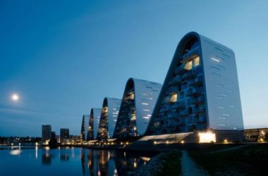 BIM建筑|港湾上翻腾而起的白色浪花：丹麦“年夜海浪”公寓-BIM建筑网