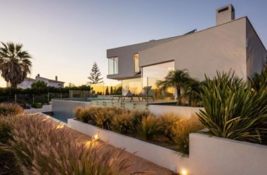 BIM建筑|天然有机，纯白主义的地中海室第 / STUDIOARTE建筑师事务所-BIM建筑网