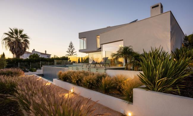 BIM建筑|天然有机，纯白主义的地中海室第 / STUDIOARTE建筑师事务所