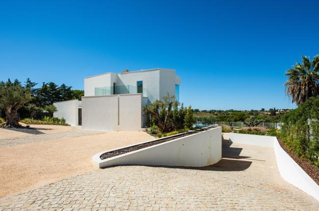 BIM建筑|天然有机，纯白主义的地中海室第 / STUDIOARTE建筑师事务所