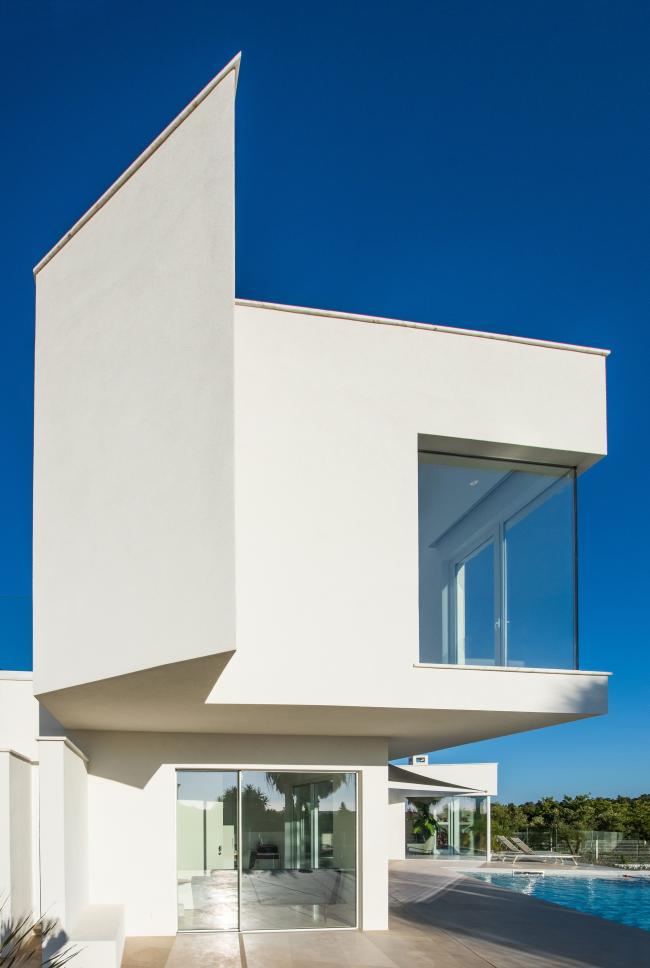 BIM建筑|天然有机，纯白主义的地中海室第 / STUDIOARTE建筑师事务所