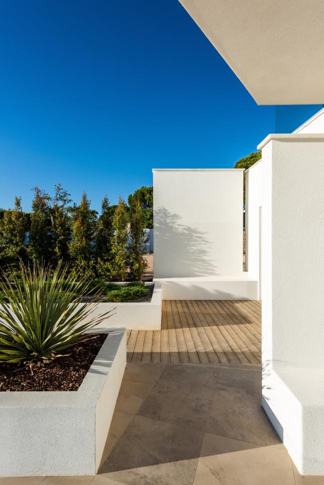 BIM建筑|天然有机，纯白主义的地中海室第 / STUDIOARTE建筑师事务所