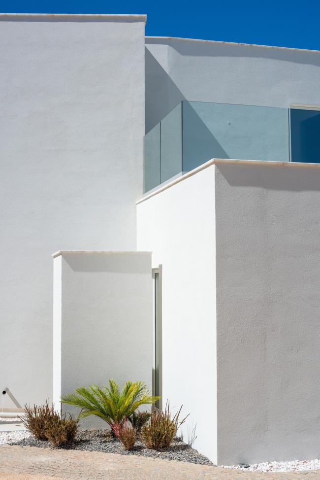 BIM建筑|天然有机，纯白主义的地中海室第 / STUDIOARTE建筑师事务所