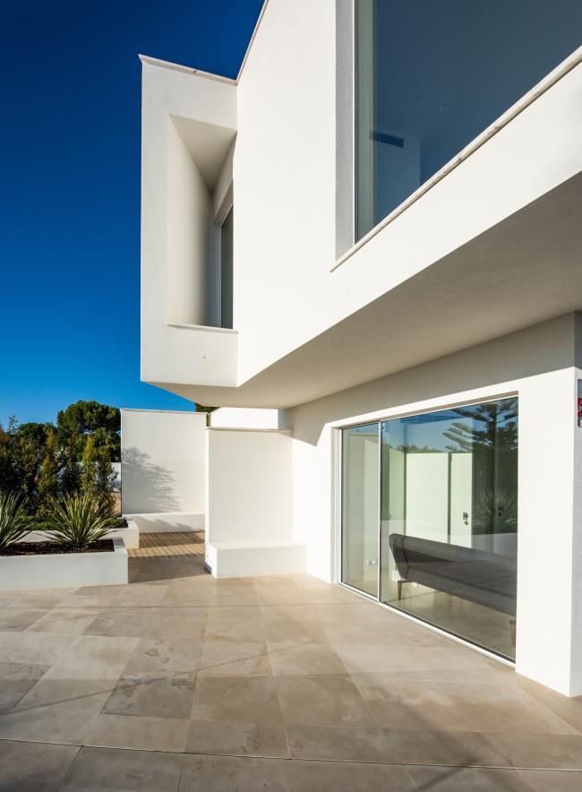 BIM建筑|天然有机，纯白主义的地中海室第 / STUDIOARTE建筑师事务所