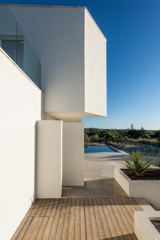 BIM建筑|天然有机，纯白主义的地中海室第 / STUDIOARTE建筑师事务所