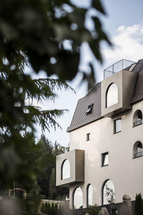 BIM建筑|源于新艺术活动灵感：意年夜利拱门旅店 / noa network of architecture