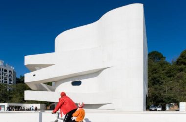 BIM建筑|层叠交织的手指坡道，在规整的秩序中追求变体 / Alvaro Siza建筑师事务所-BIM建筑网