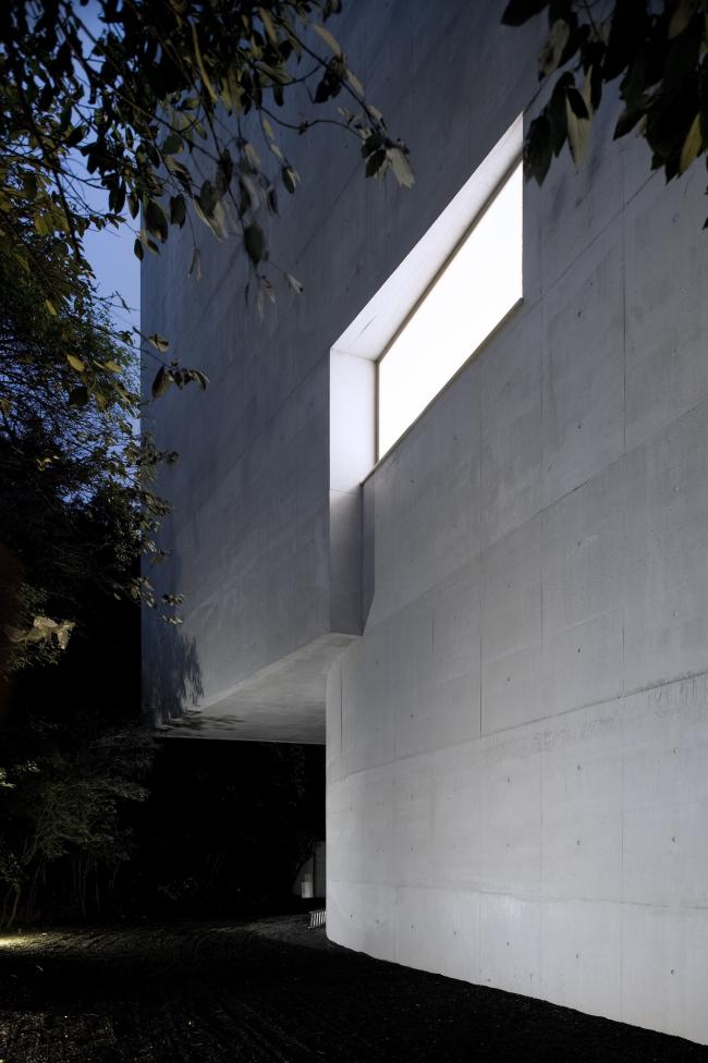 BIM建筑|层叠交织的手指坡道，在规整的秩序中追求变体 / Alvaro Siza建筑师事务所