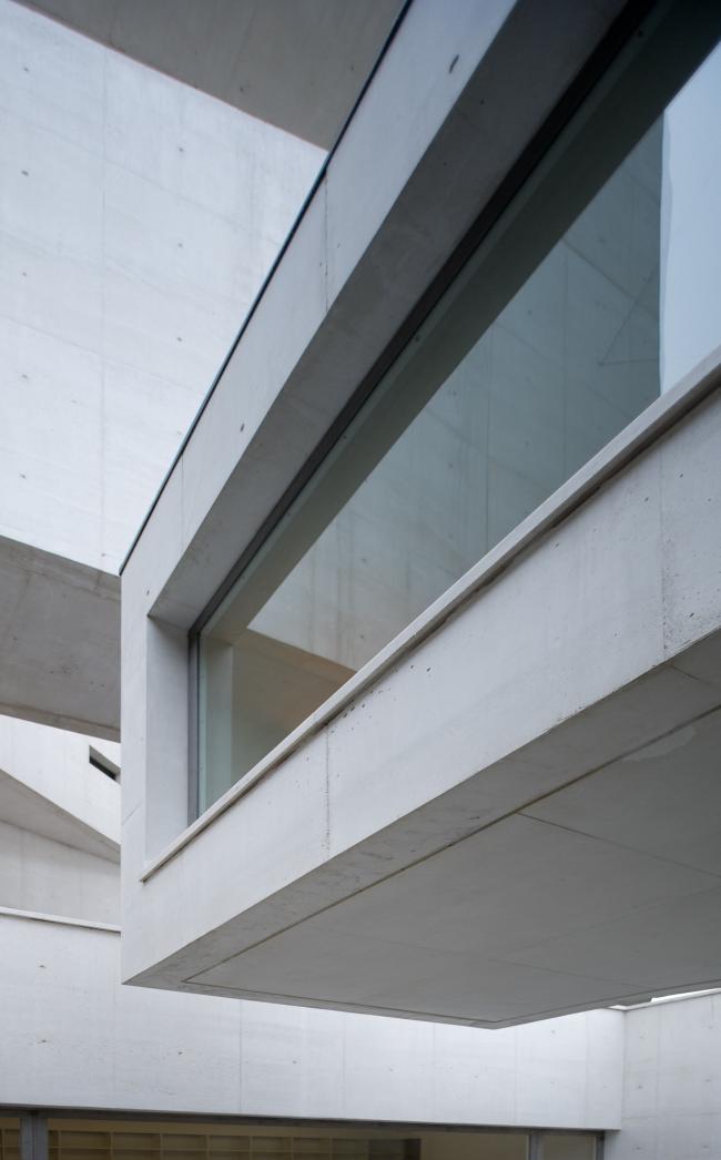 BIM建筑|层叠交织的手指坡道，在规整的秩序中追求变体 / Alvaro Siza建筑师事务所