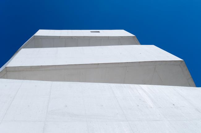 BIM建筑|层叠交织的手指坡道，在规整的秩序中追求变体 / Alvaro Siza建筑师事务所