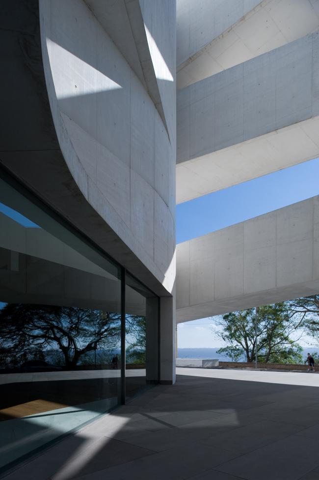 BIM建筑|层叠交织的手指坡道，在规整的秩序中追求变体 / Alvaro Siza建筑师事务所