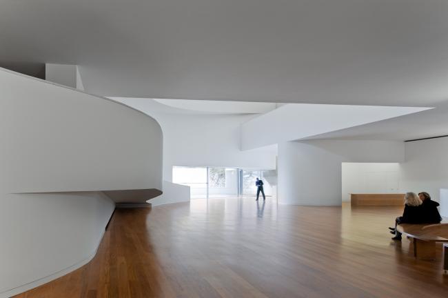 BIM建筑|层叠交织的手指坡道，在规整的秩序中追求变体 / Alvaro Siza建筑师事务所