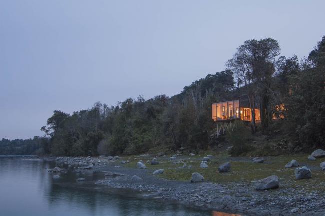 BIM建筑|轻触湖面，御风而立的排挤展厅/Aguilo +佩德拉萨