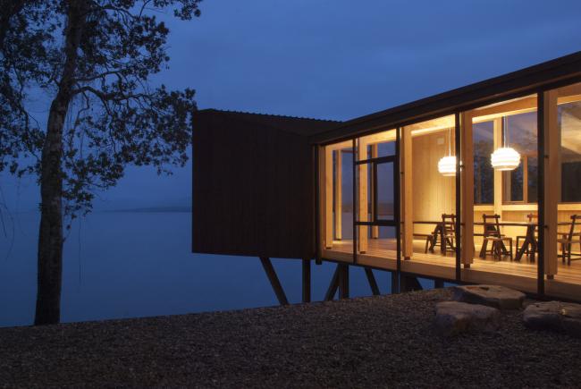 BIM建筑|轻触湖面，御风而立的排挤展厅/Aguilo +佩德拉萨