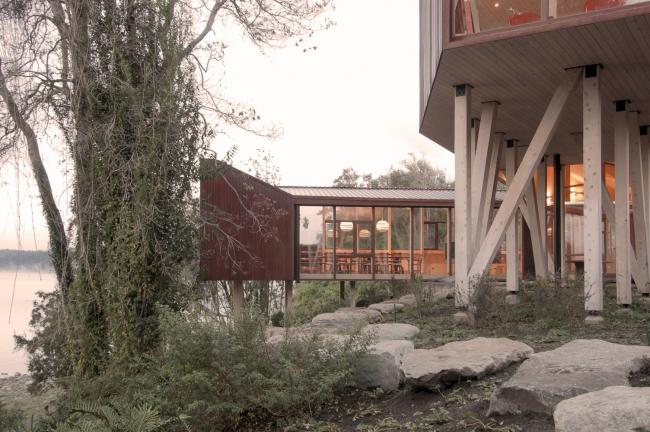 BIM建筑|轻触湖面，御风而立的排挤展厅/Aguilo +佩德拉萨