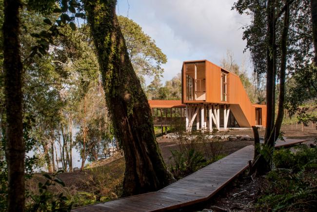 BIM建筑|轻触湖面，御风而立的排挤展厅/Aguilo +佩德拉萨