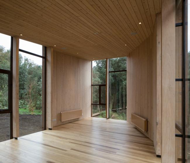 BIM建筑|轻触湖面，御风而立的排挤展厅/Aguilo +佩德拉萨