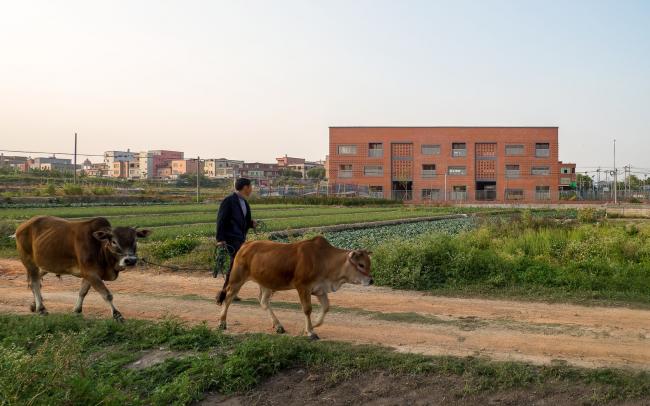 BIM建筑|厦门 / 孩子们在敞亮流利的中庭内肆意地奔驰 —— 新南幼儿园