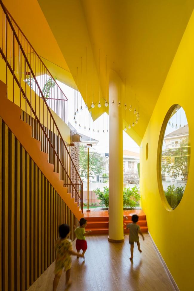 BIM建筑|用红砖构建起俏皮的空间，好像一座宏大乐高的Chuon Chuon Kim 2幼儿园