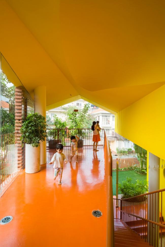 BIM建筑|用红砖构建起俏皮的空间，好像一座宏大乐高的Chuon Chuon Kim 2幼儿园